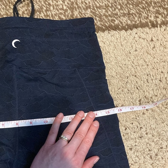 ZYIA Gray and Black High-Waisted Leggings with Stretch Fabric - Picture 11 of 13